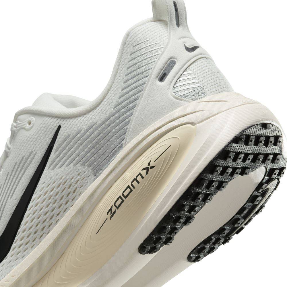 NIKE VOMERO 18 ROAD RUNNING SHOES