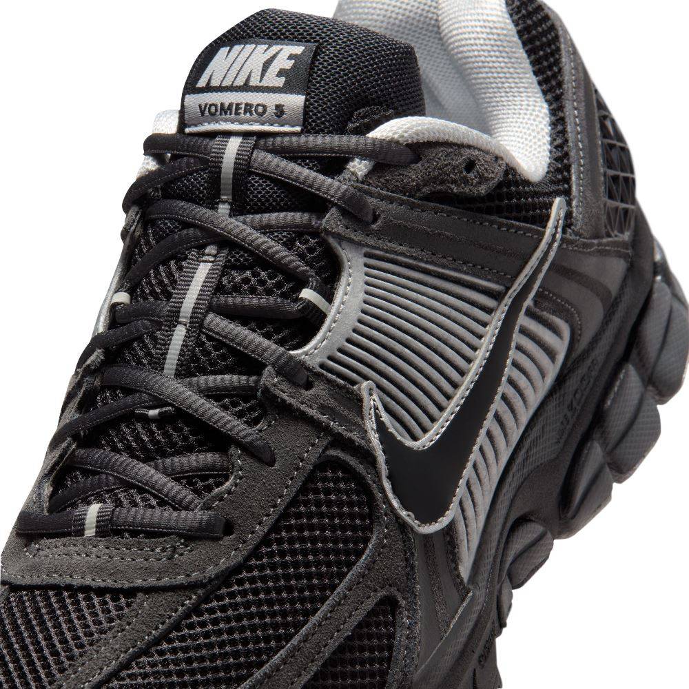 NIKE VOMERO 5
