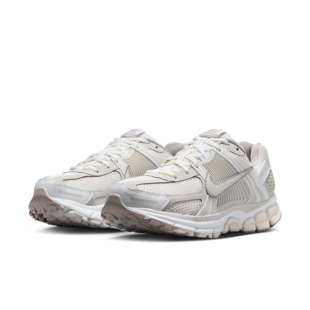 NIKE WOMENS ZOOM VOMERO 5