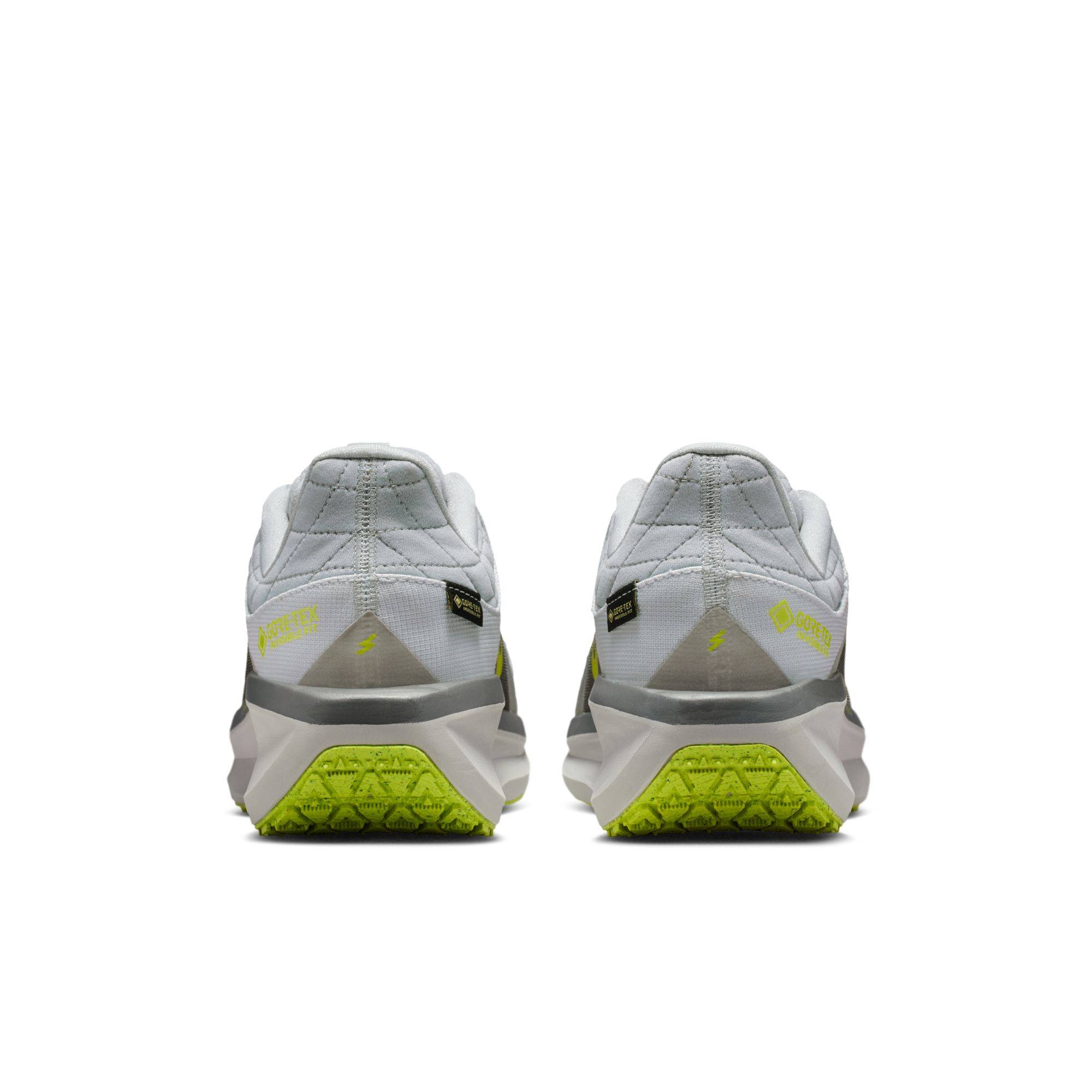 NIKE WINFLO 11 WATERPROOF RUNNING SHOES