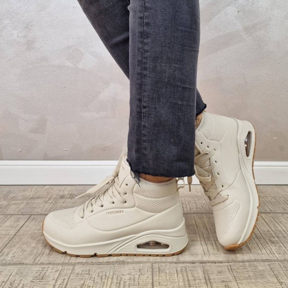 SKECHERS UNO: STAND HIGH