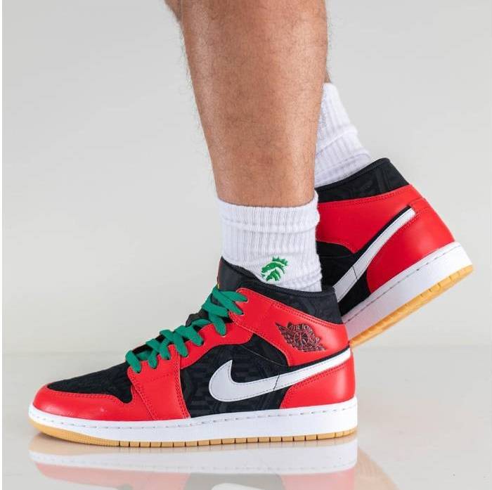 NIKE AIR JORDAN 1 MID