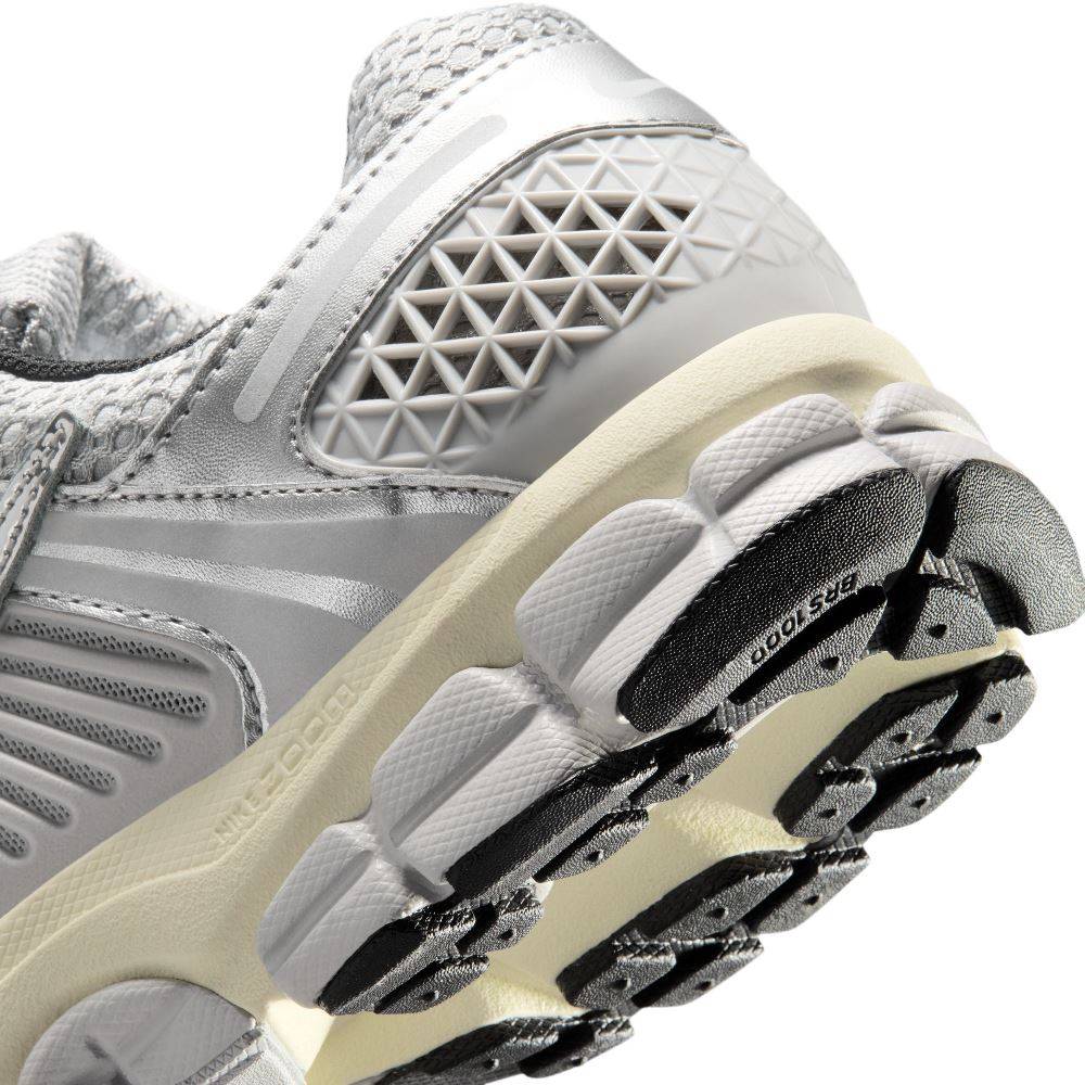 NIKE ZOOM VOMERO 5