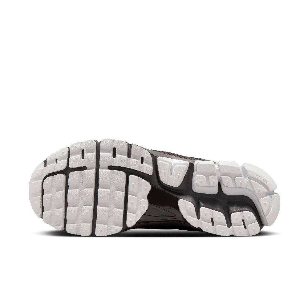 NIKE ZOOM VOMERO 5