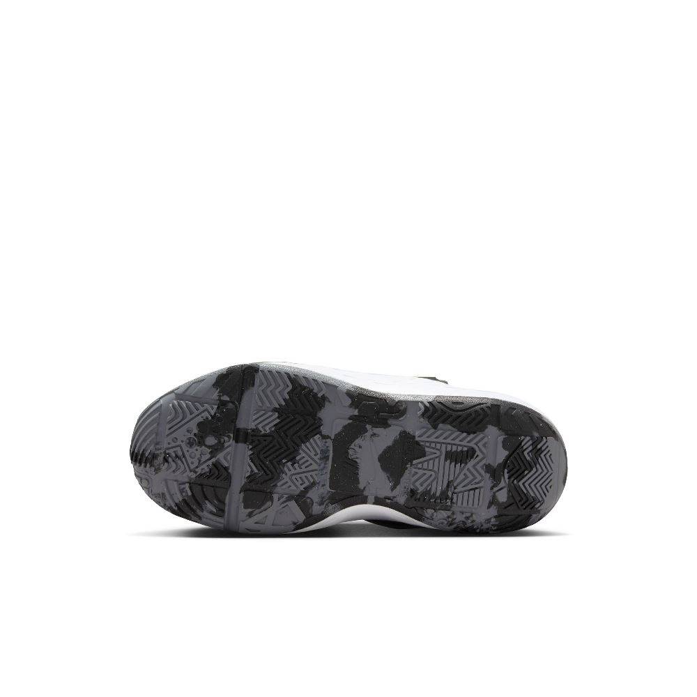 NIKE TEAM HUSTLE D 12 KIDS SHOES