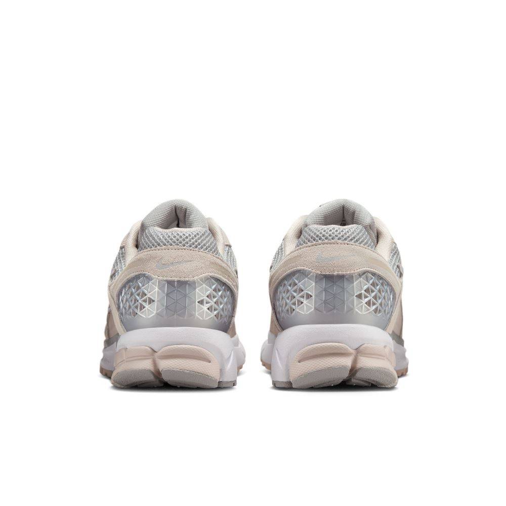 NIKE VOMERO 5