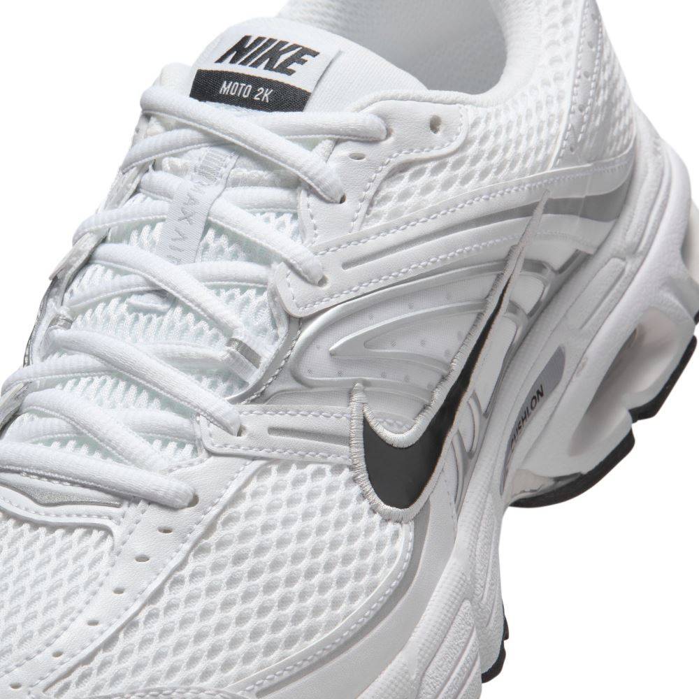 NIKE AIR MAX MOTO 2K