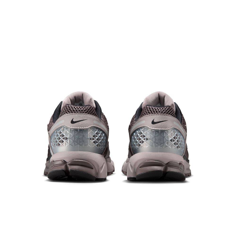 NIKE ZOOM VOMERO 5