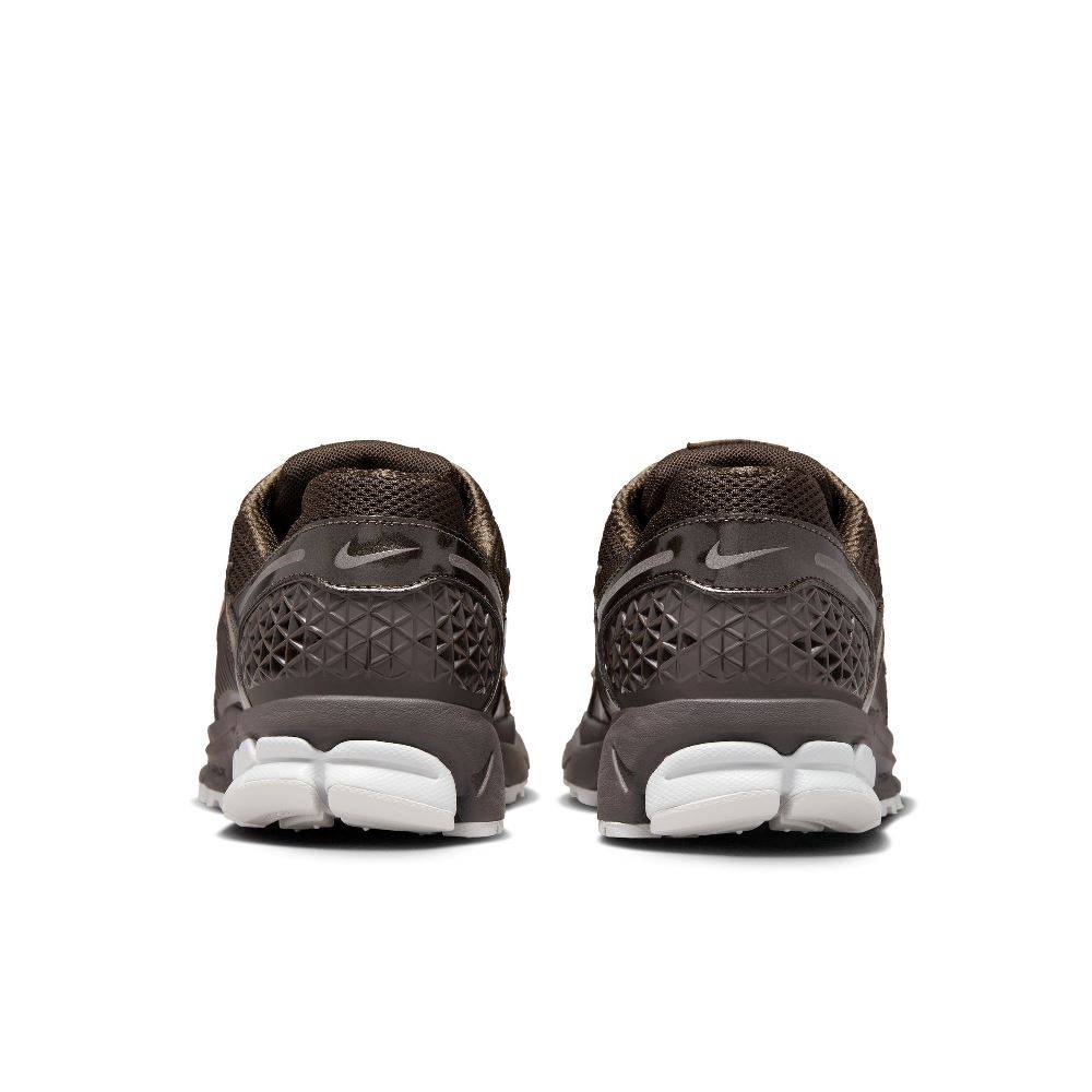 NIKE ZOOM VOMERO 5