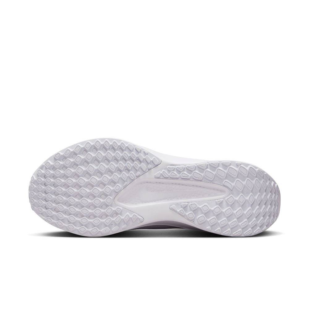 NIKE WOMENS QUEST 6