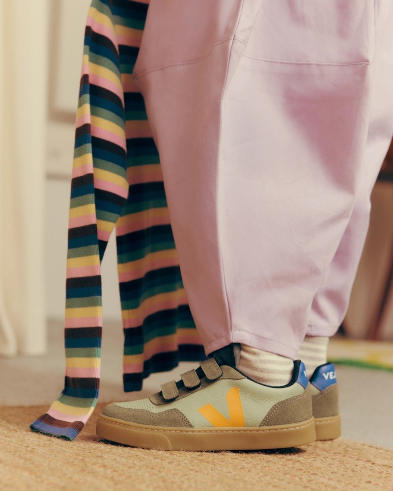 VEJA V-90 ORGANIC TRACED LEATHER INFANT