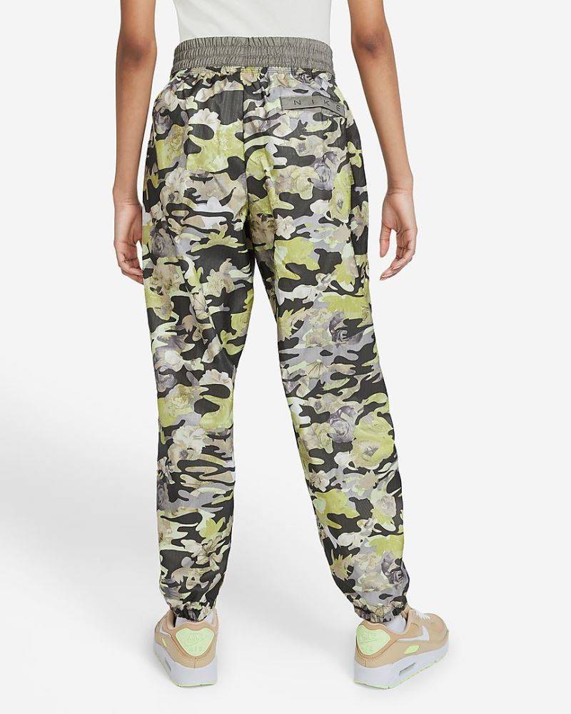NIKE WOMENS WOVEN ALL-OVER-PRINT P&G JOGGER