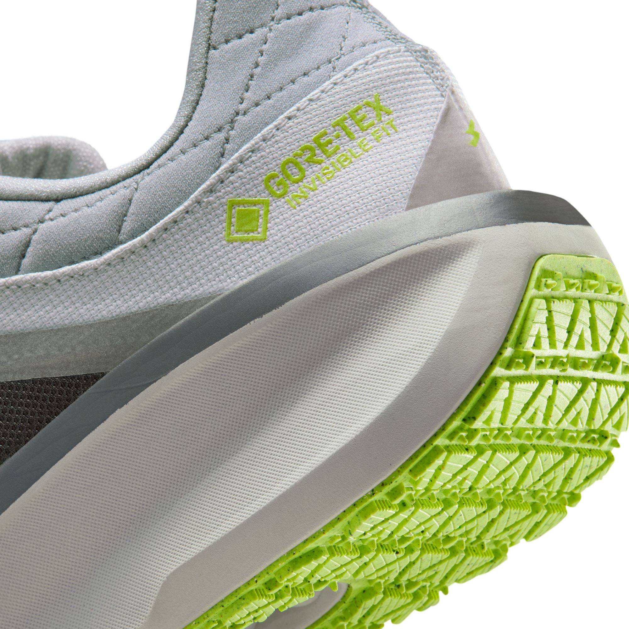NIKE WINFLO 11 WATERPROOF RUNNING SHOES