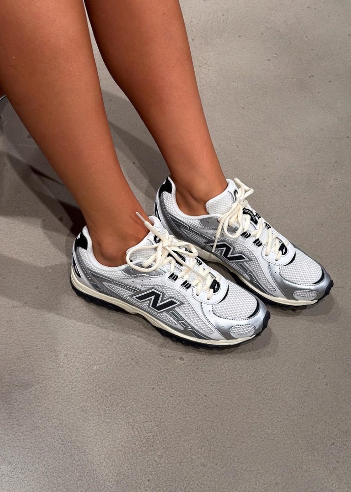 NEW BALANCE 204 UNISEX SNEAKERS
