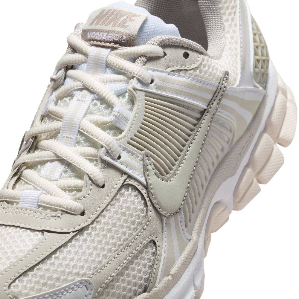 NIKE WOMENS ZOOM VOMERO 5