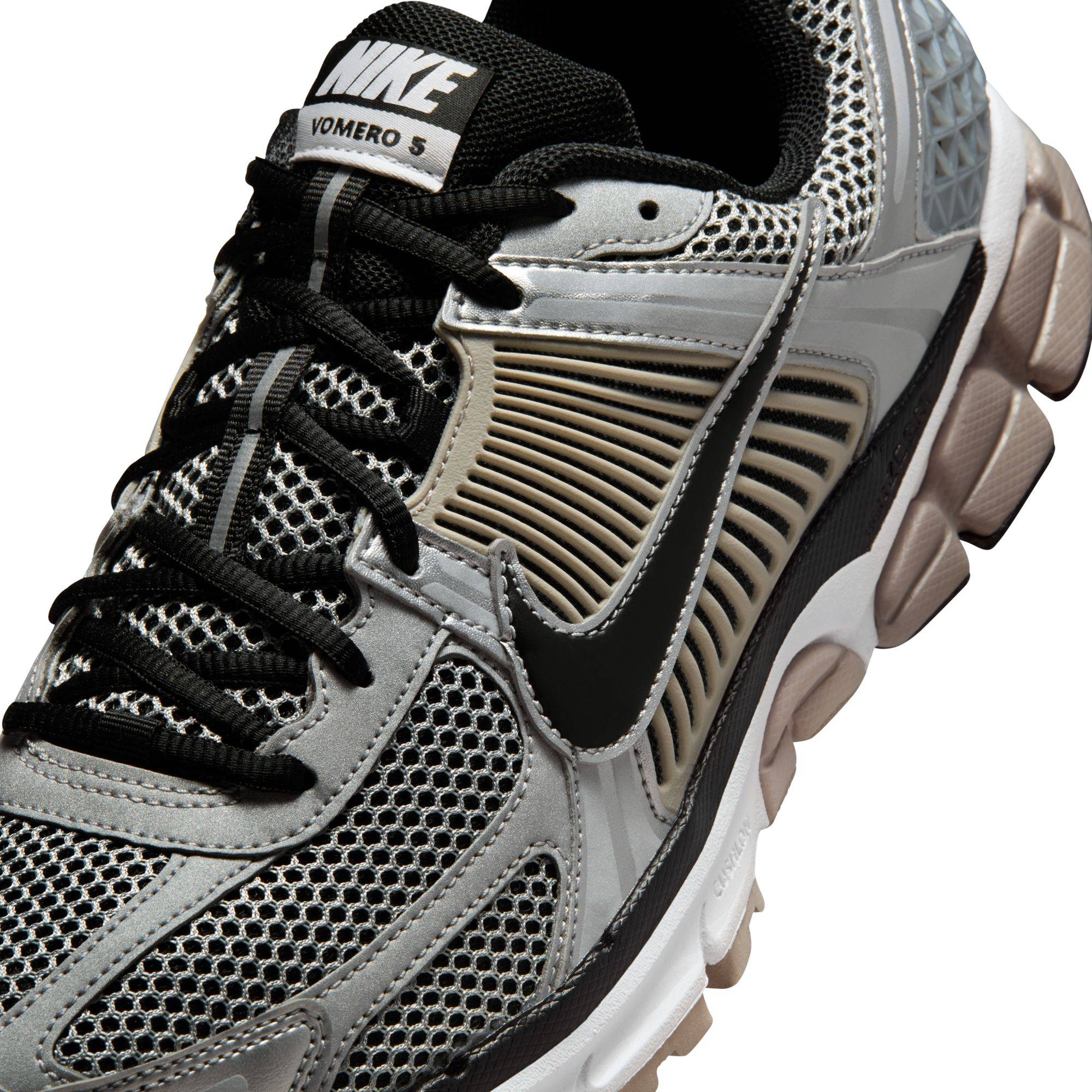 NIKE ZOOM VOMERO 5