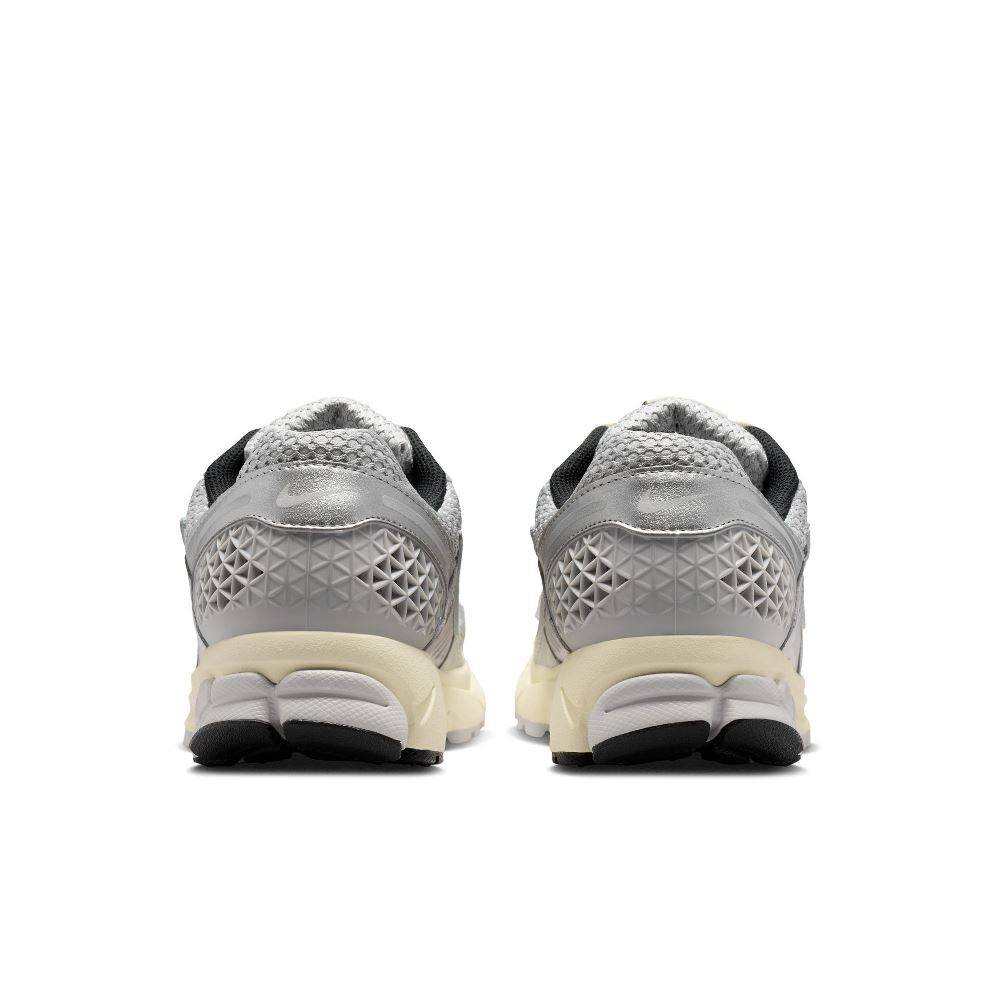 NIKE ZOOM VOMERO 5