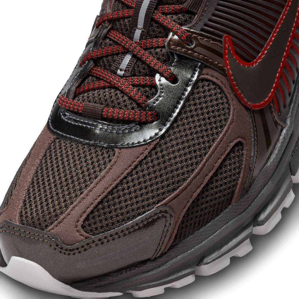 NIKE ZOOM VOMERO 5