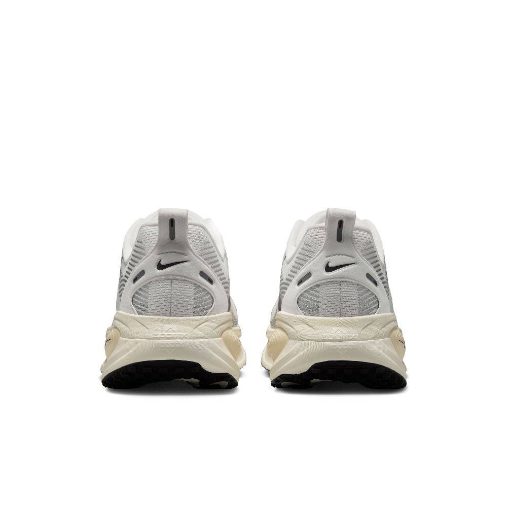 NIKE VOMERO 18 ROAD RUNNING SHOES