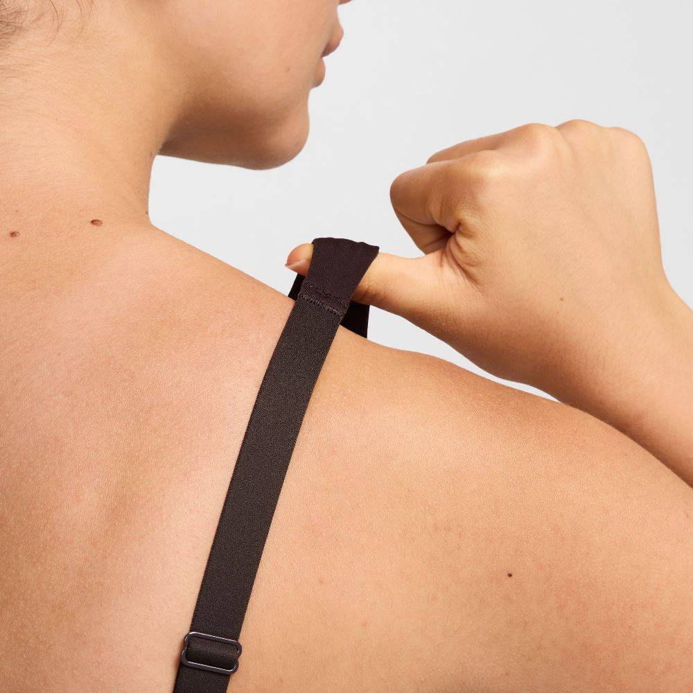 NIKE INDY PLUNGE MEDIUM-SUPPORT PADDED BRA
