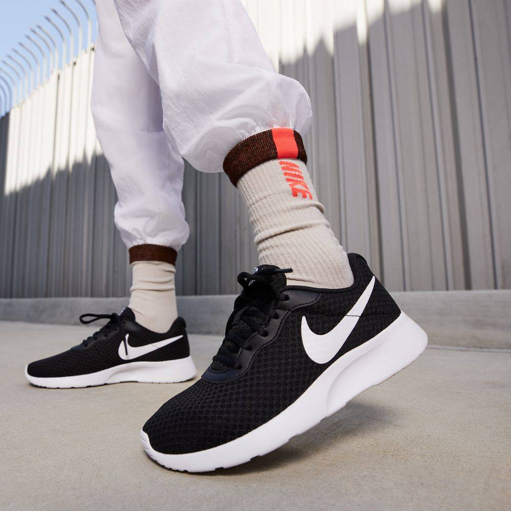 NIKE WOMENS TANJUN SHOES