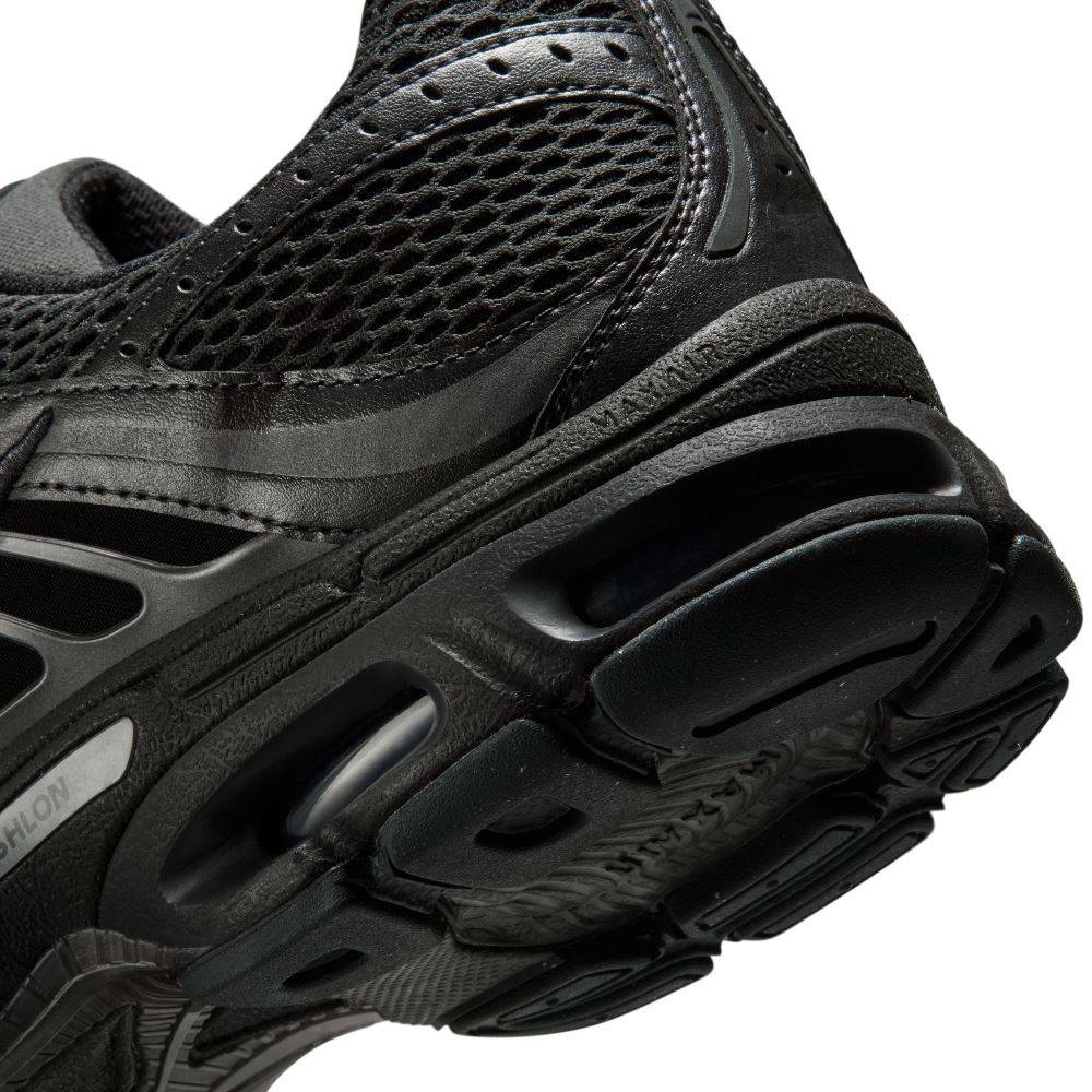NIKE AIR MAX MOTO 2K