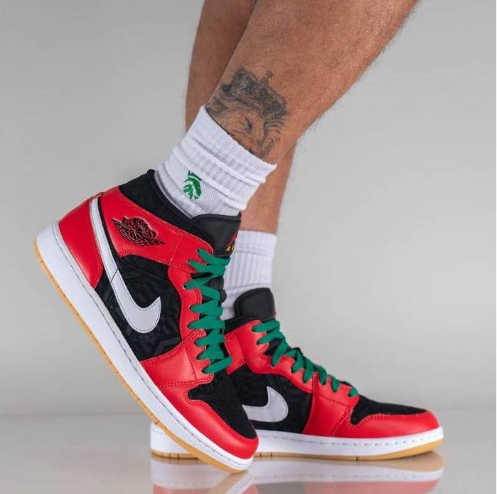 NIKE AIR JORDAN 1 MID