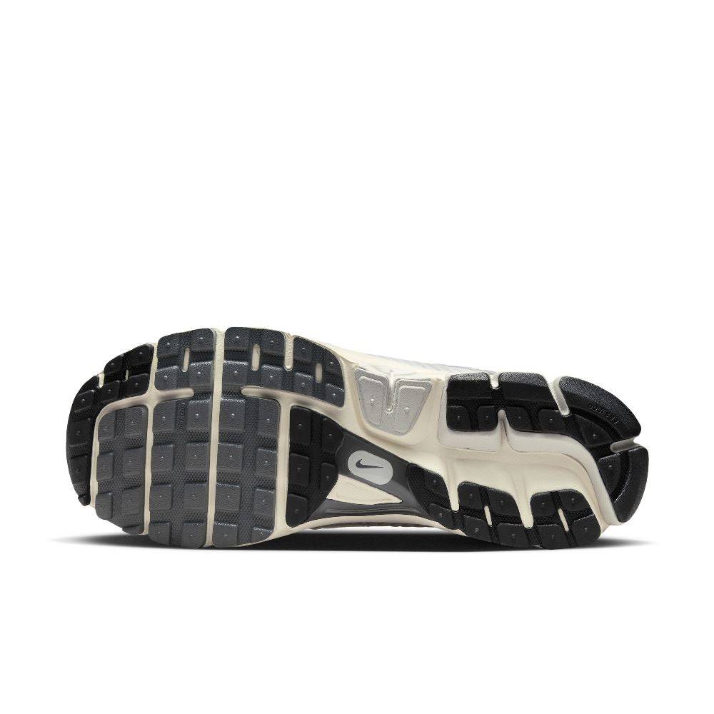 NIKE ZOOM VOMERO 5