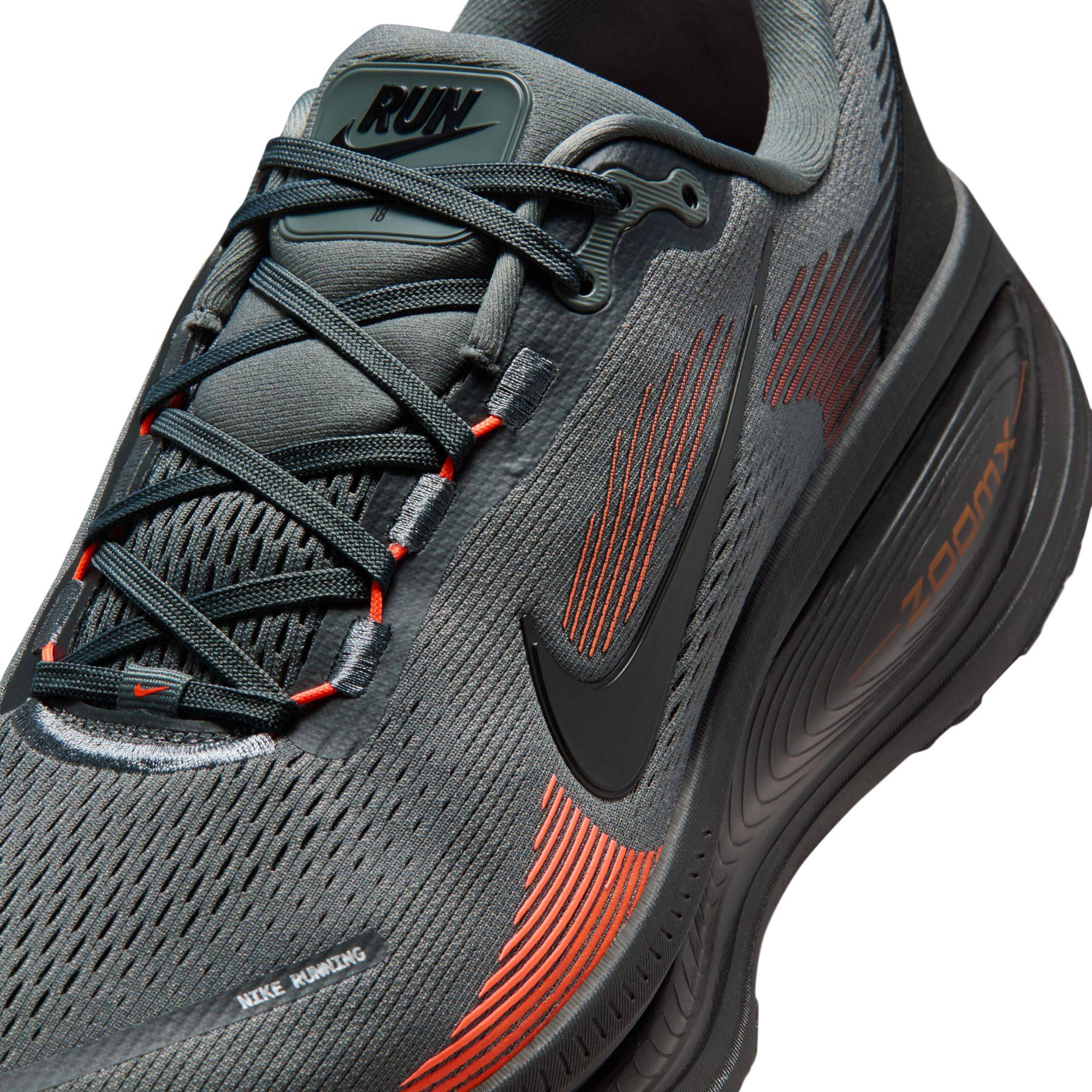 NIKE VOMERO 18 ROAD RUNNING SHOES