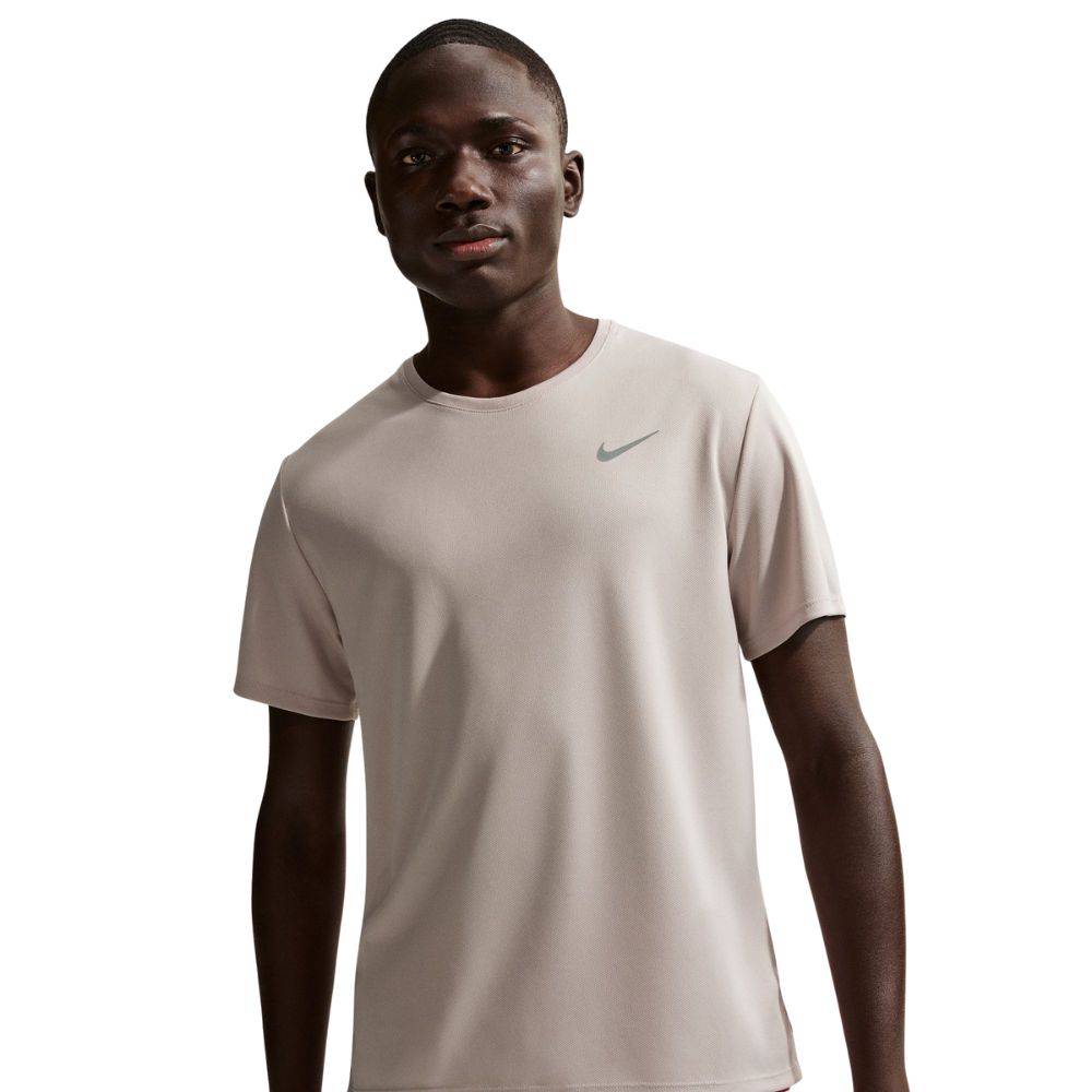 NIKE DRI-FIT UV MILLER SHORT-SLEEVE TOP