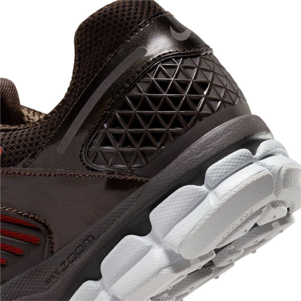 NIKE ZOOM VOMERO 5