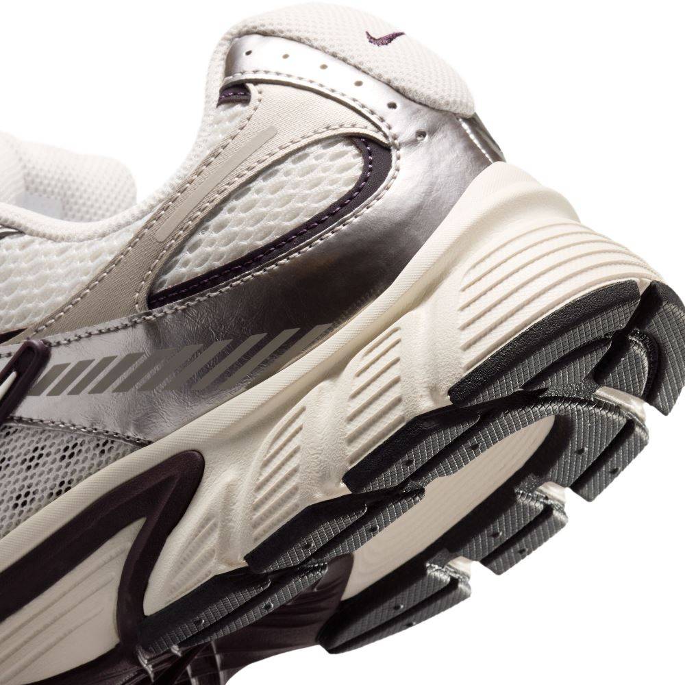 NIKE V5 RNR UNISEX SNEAKERS