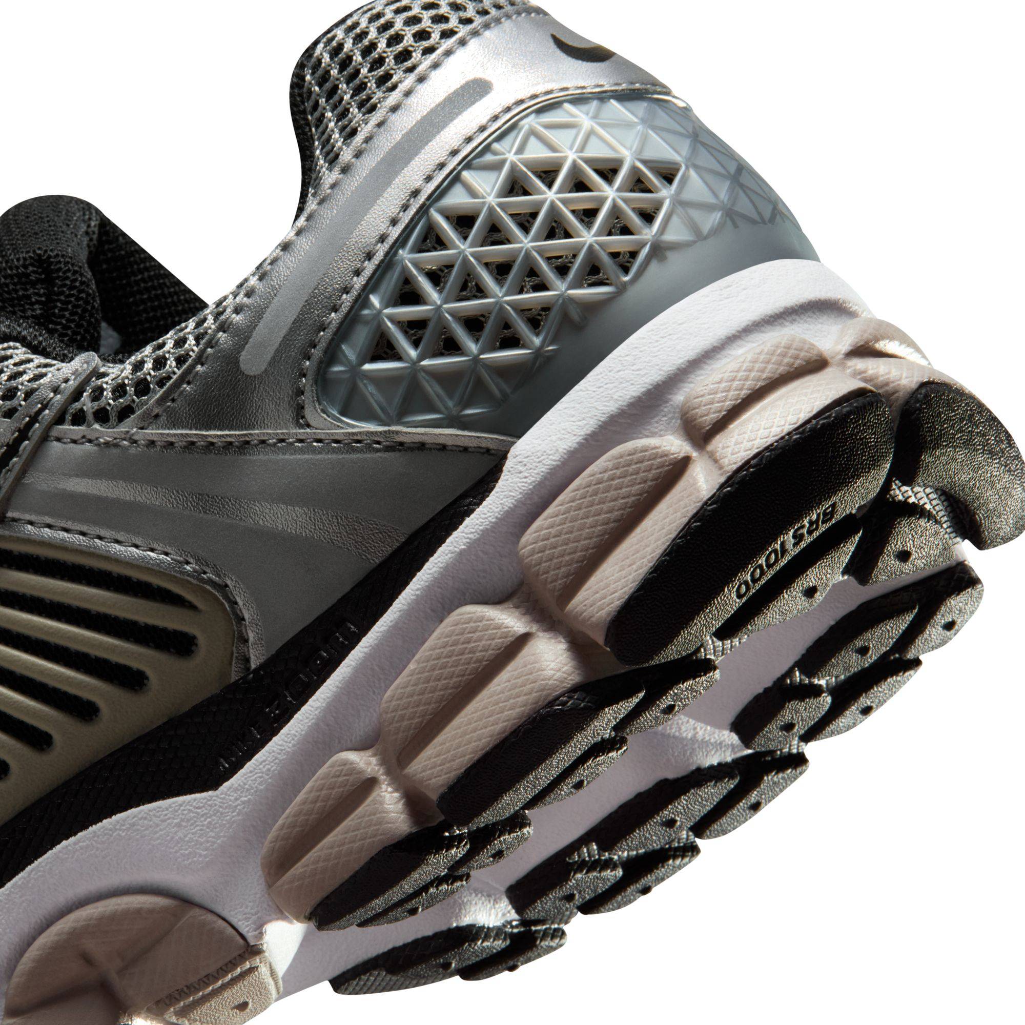 NIKE ZOOM VOMERO 5