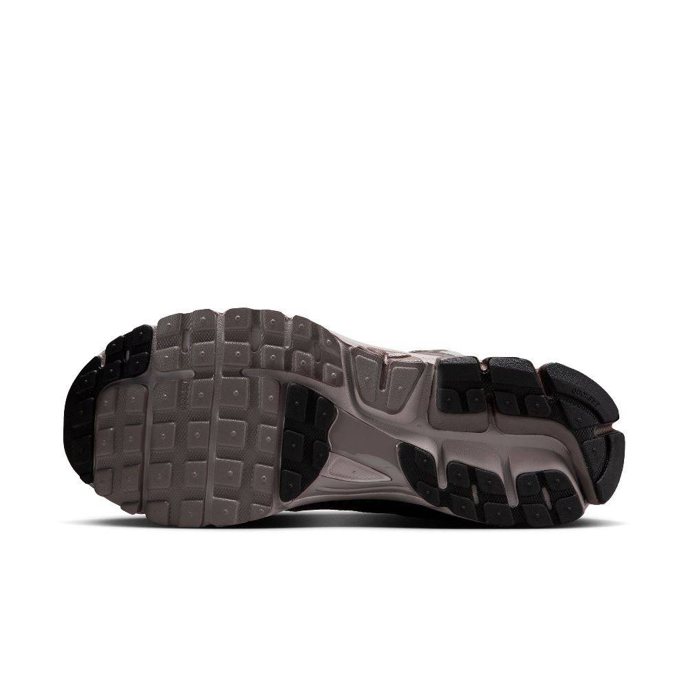 NIKE ZOOM VOMERO 5