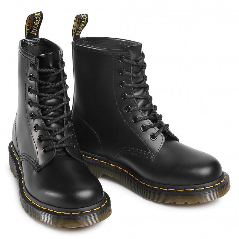 DR. MARTENS SMOOTH LEATHER LACE UP BOOTS