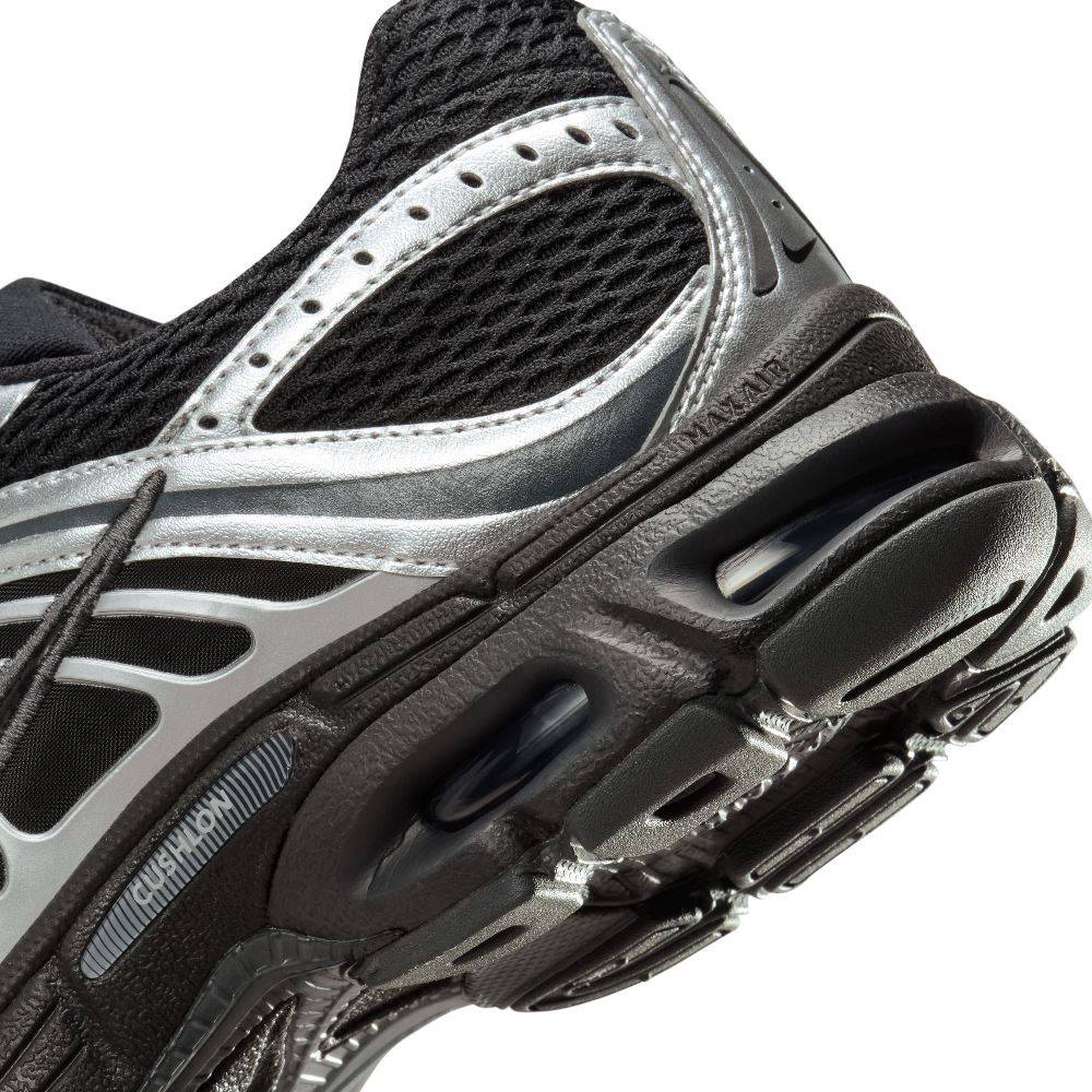 NIKE WOMENS AIR MAX MOTO 2K