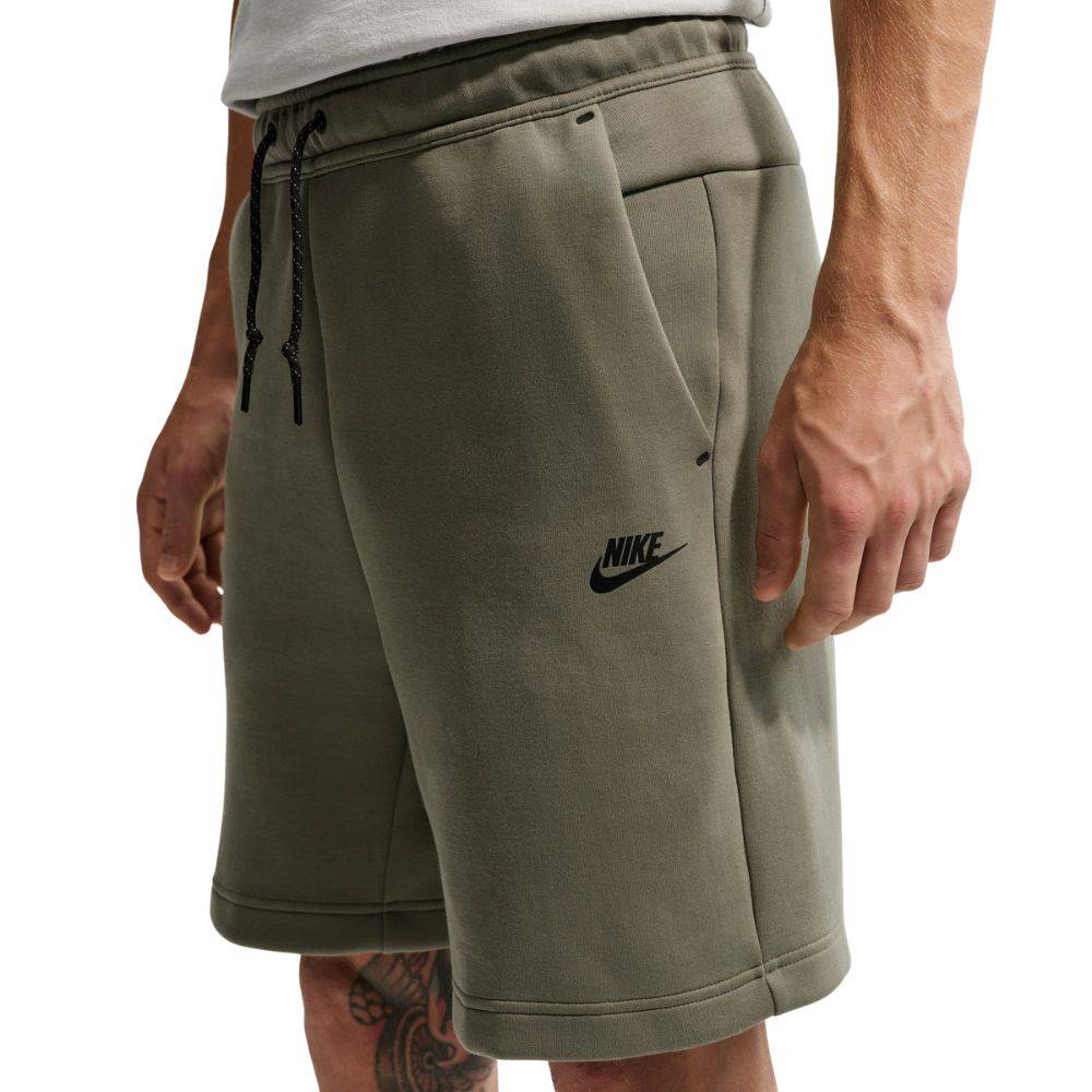 NIKE TECH FLEECE SHORT