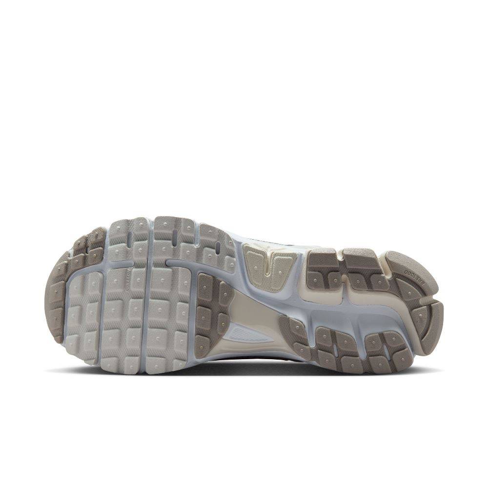 NIKE WOMENS ZOOM VOMERO 5