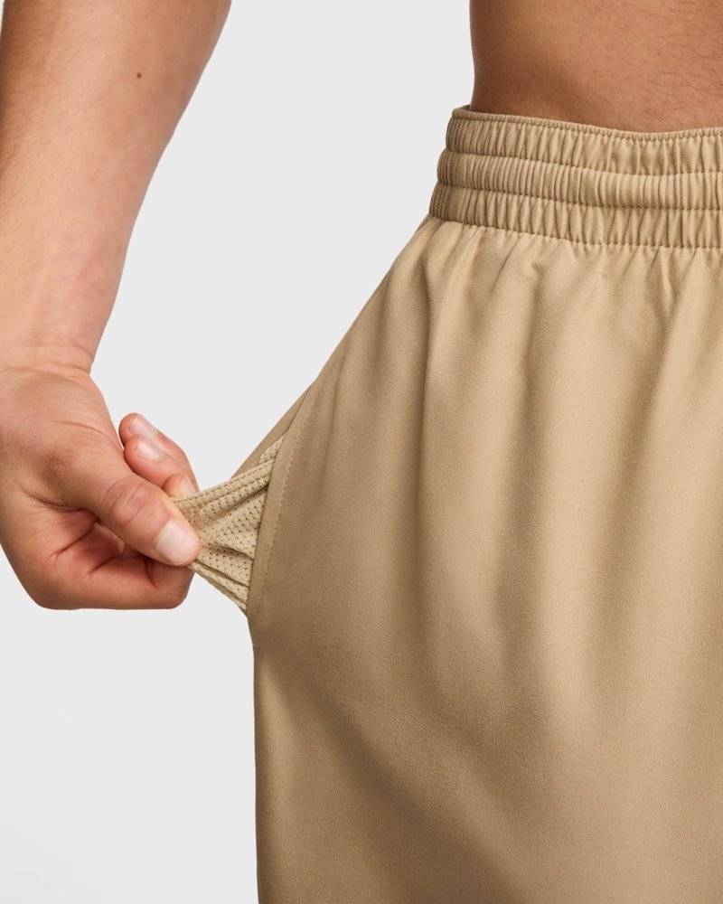 NIKE ESSENTIAL MENS 5