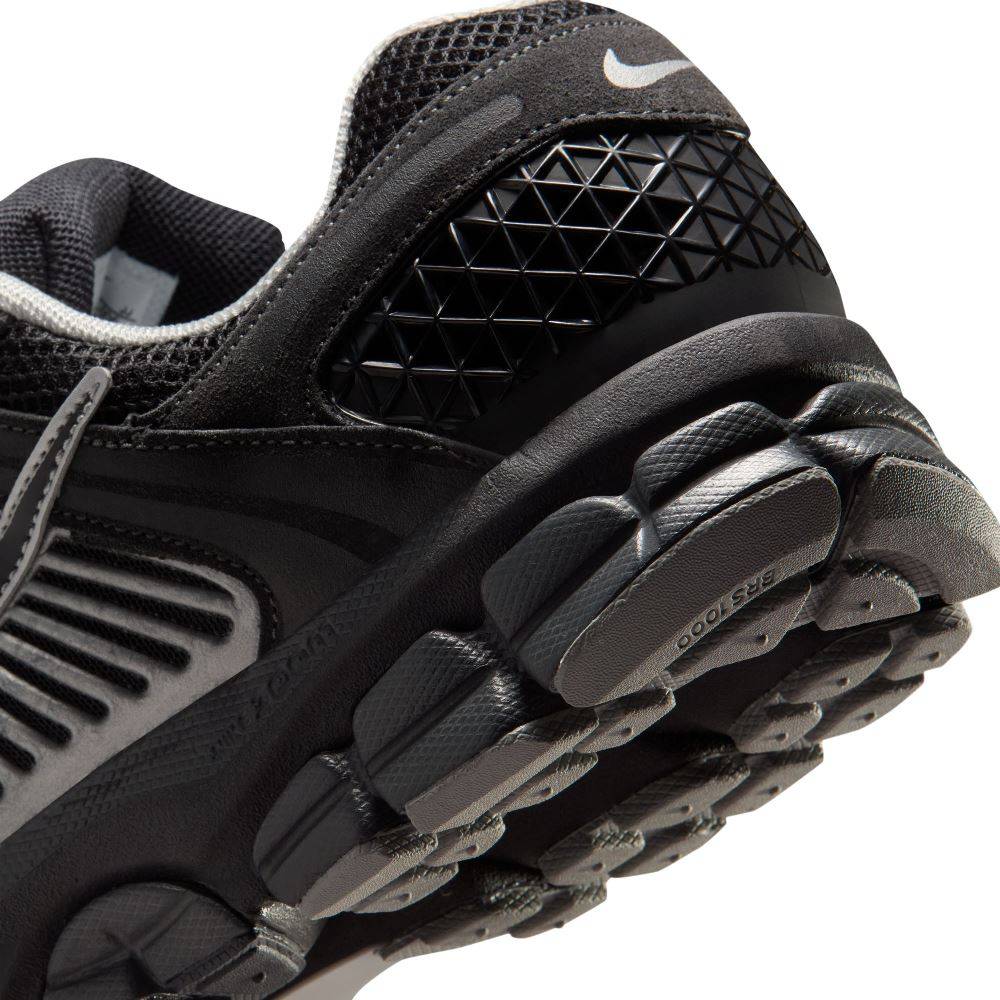 NIKE VOMERO 5