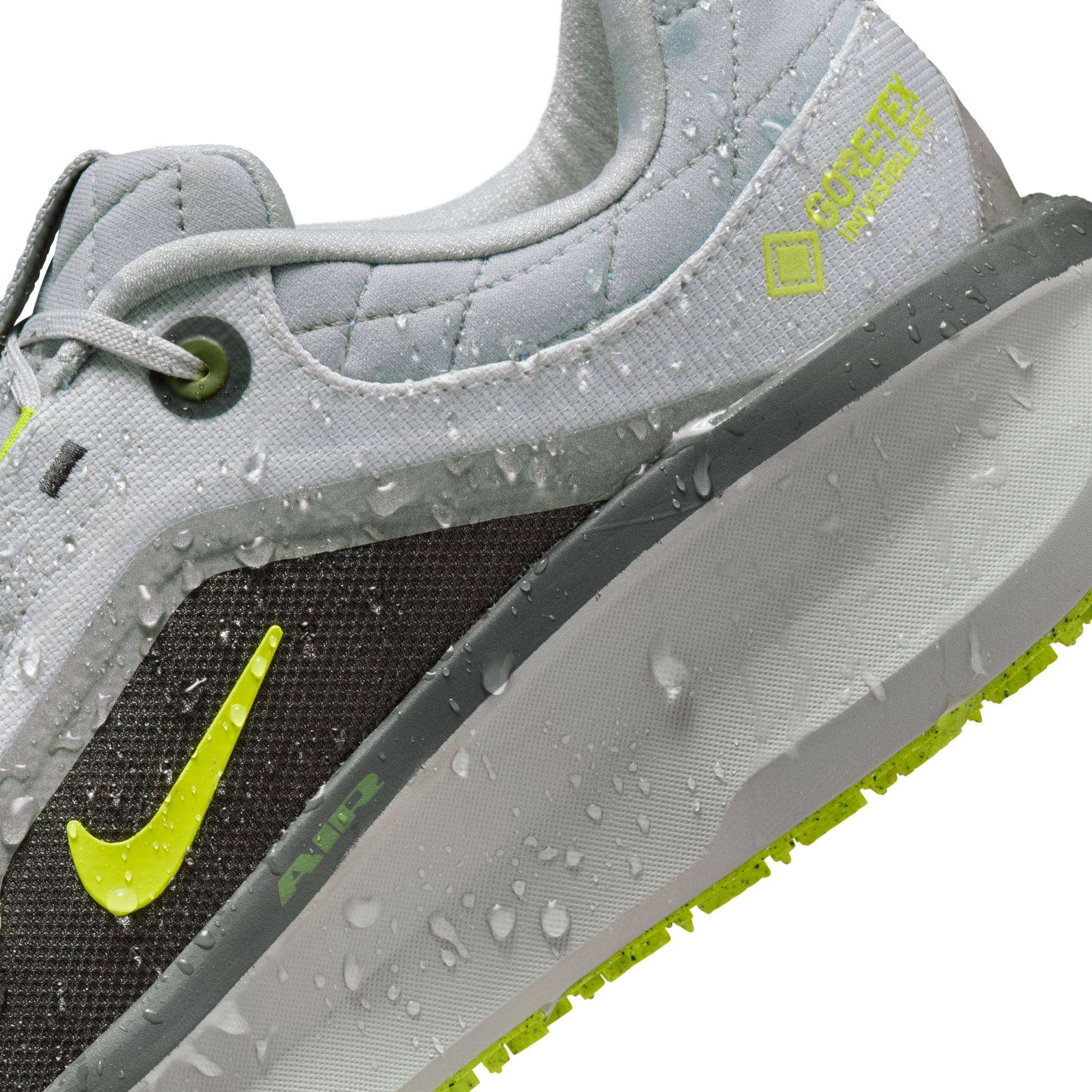 NIKE WINFLO 11 WATERPROOF RUNNING SHOES
