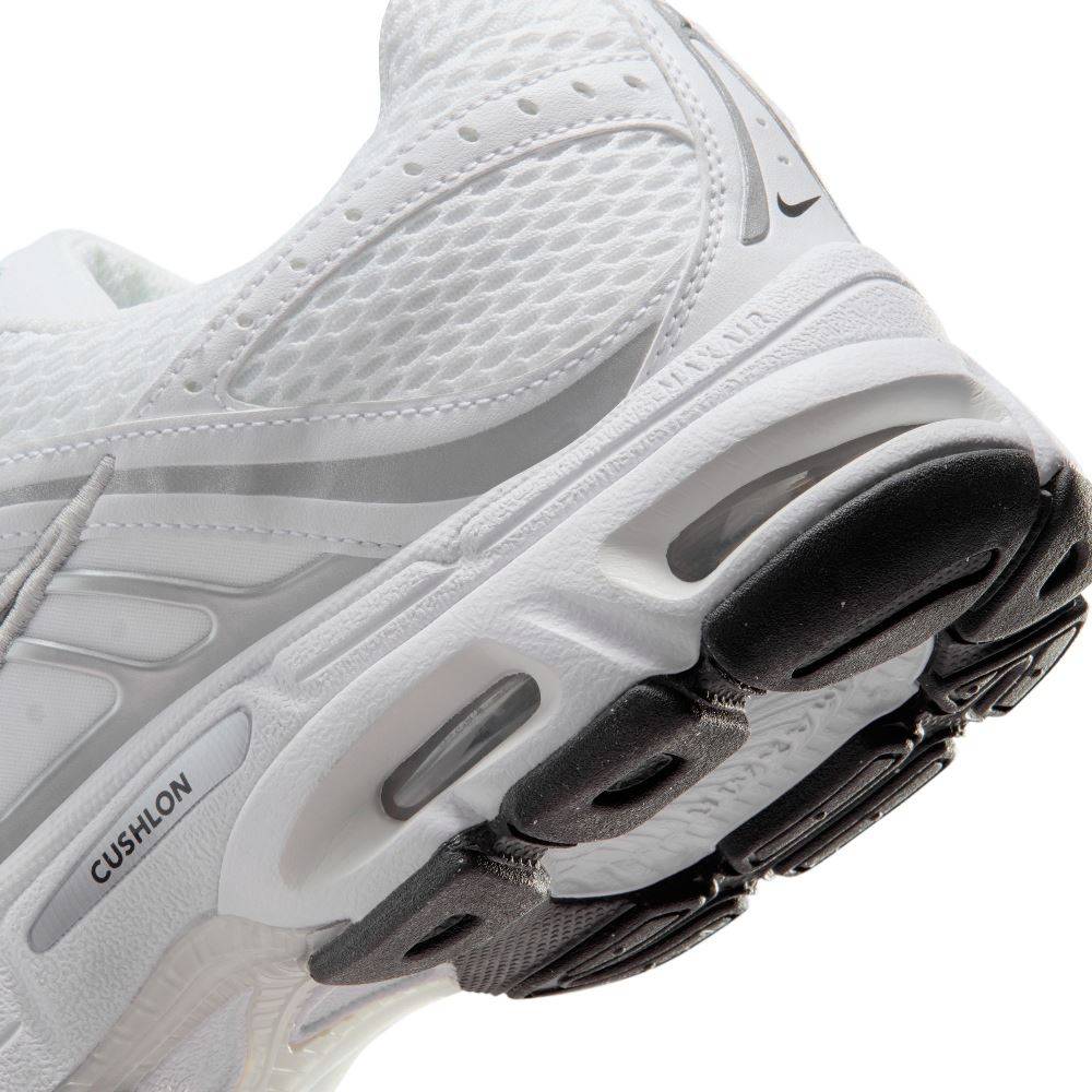 NIKE AIR MAX MOTO 2K