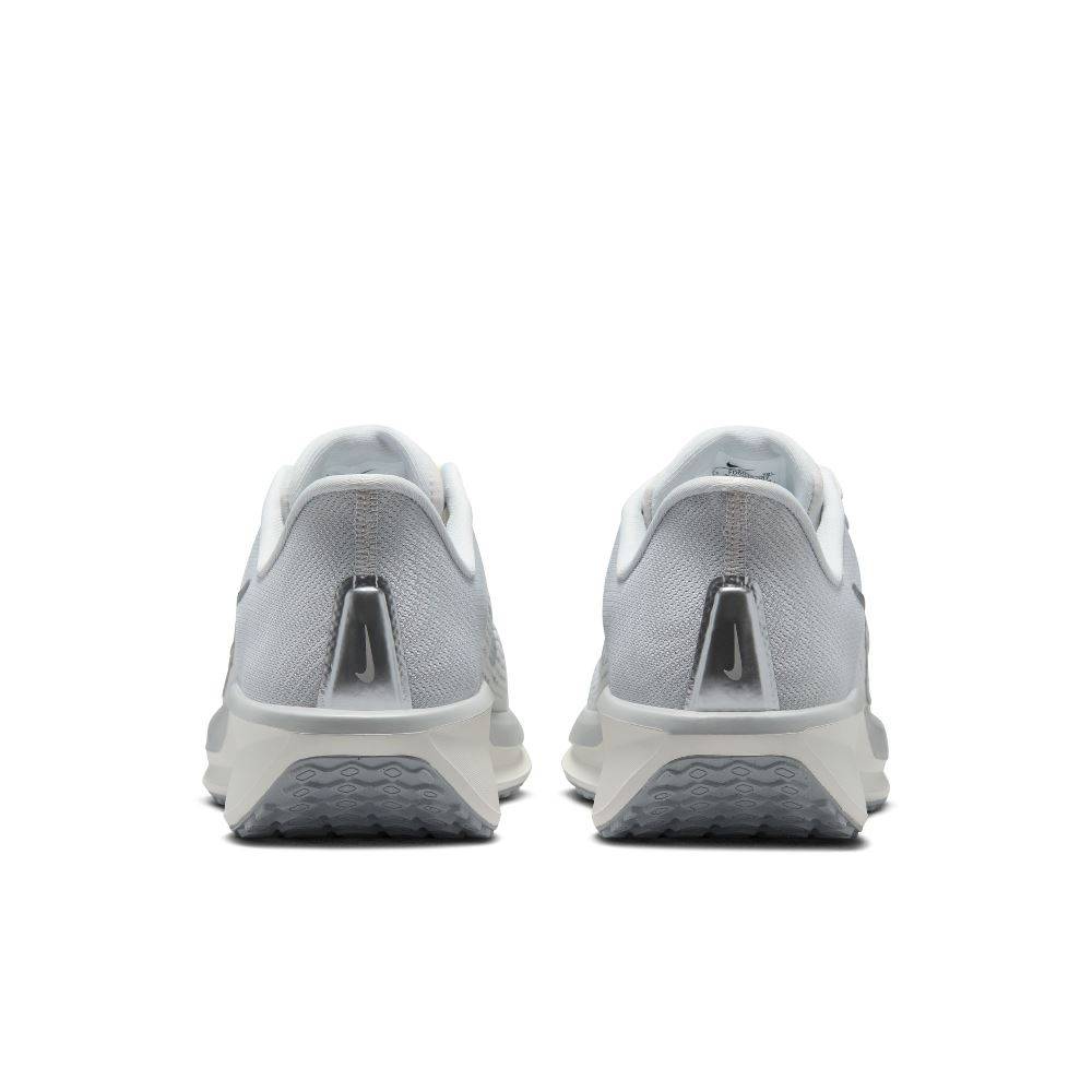 NIKE WOMENS QUEST 6
