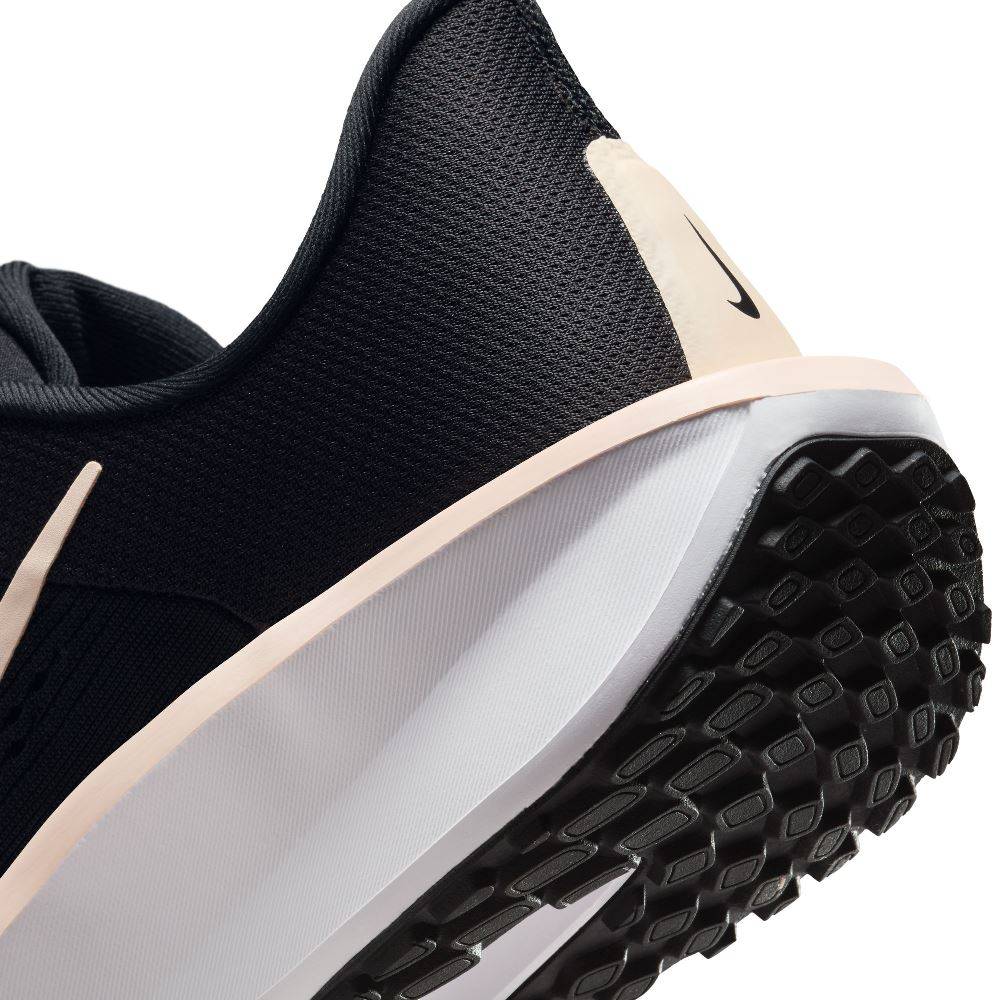 NIKE WOMENS QUEST 6