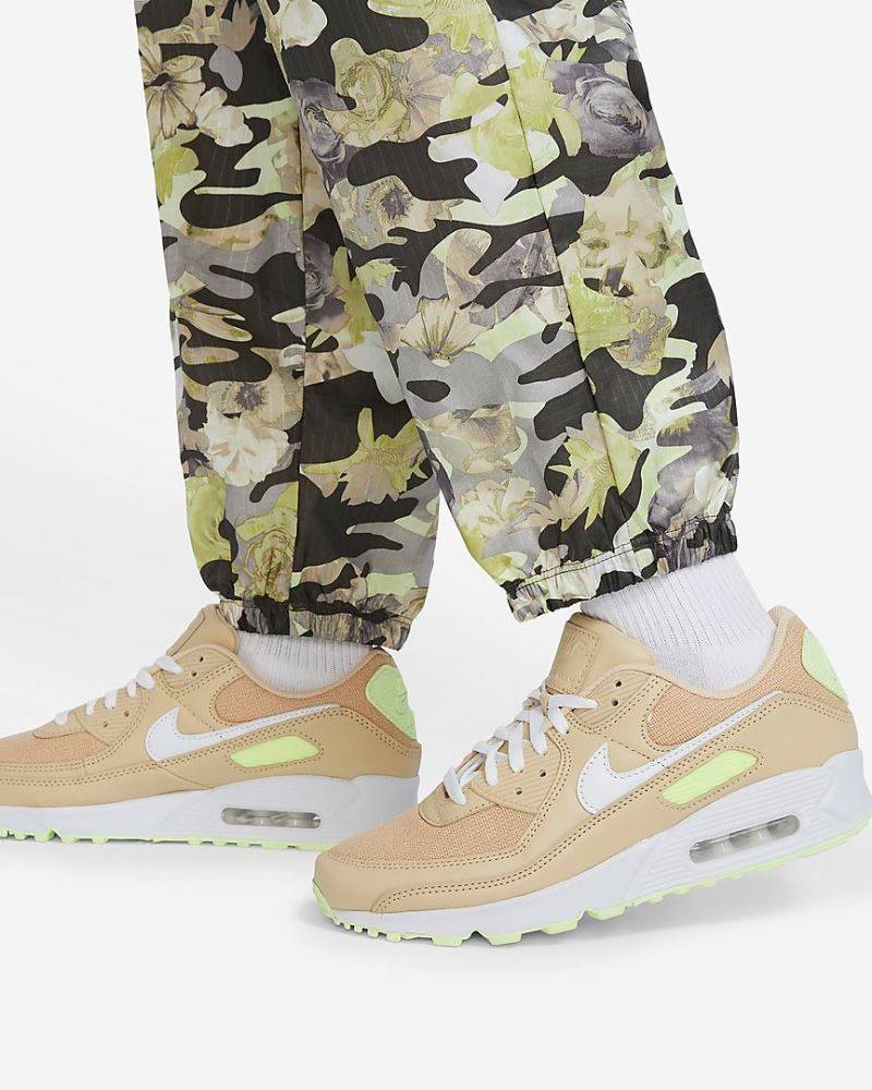 NIKE WOMENS WOVEN ALL-OVER-PRINT P&G JOGGER