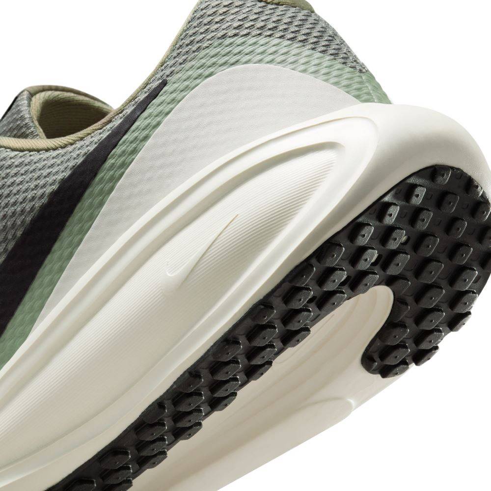 NIKE REVOLUTION 8 MENS SHOES