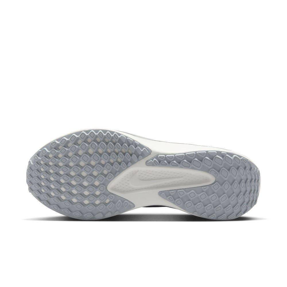 NIKE WOMENS QUEST 6