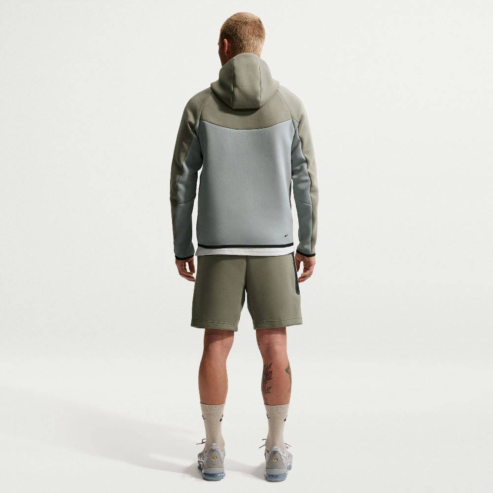 NIKE TECH FLEECE SHORT
